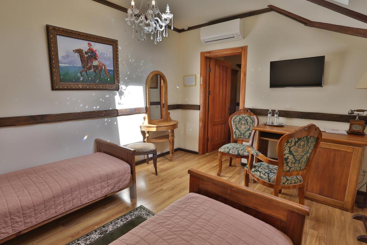 Hotel Fortetsya Hetmana Hatne Exterior photo